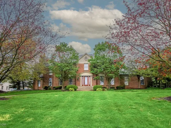 1325 Chantilly Cir NE, Canton, OH 44721