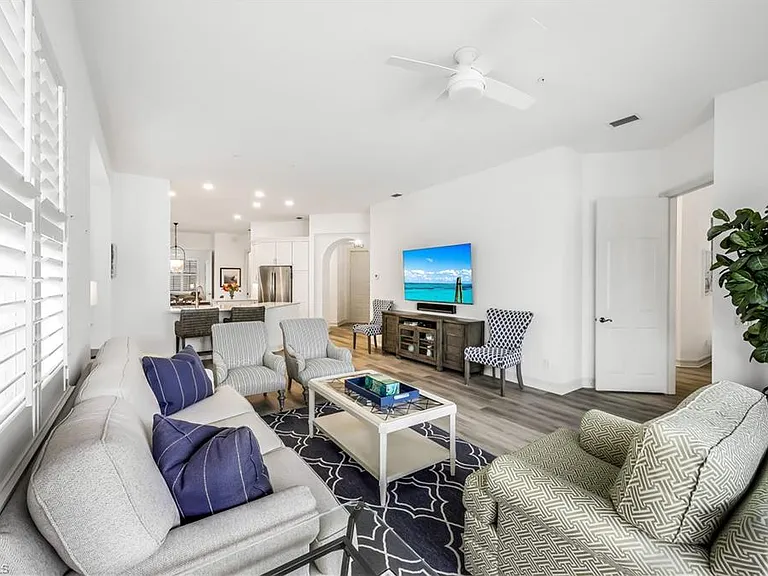 837 Sailaway Ln #204 — Photo 3