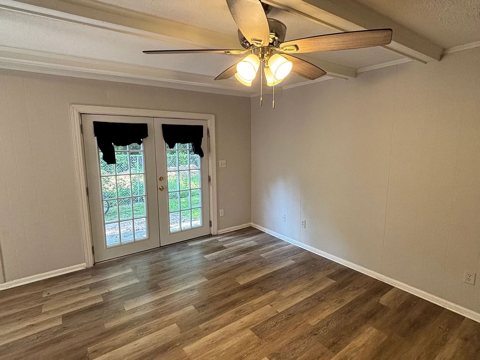 3 bed, 2.5 bath, 1300 sqft, $2,495 — Photo 3