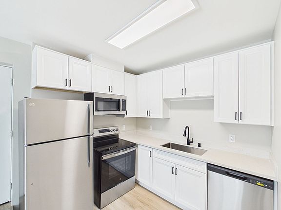2nd image of 185 Saxony Rd #105