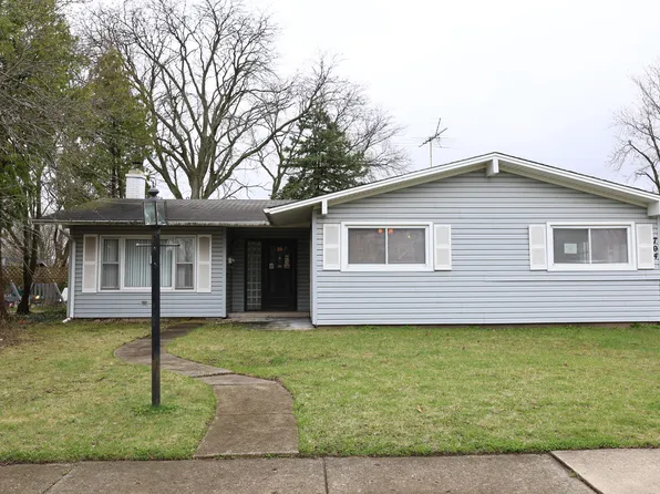 704 Lincolnwood Dr, Streamwood, IL 60107