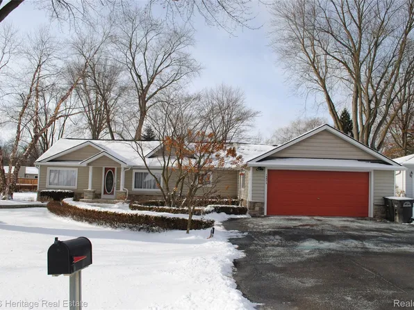 15473 Park Ln, Plymouth, MI 48170