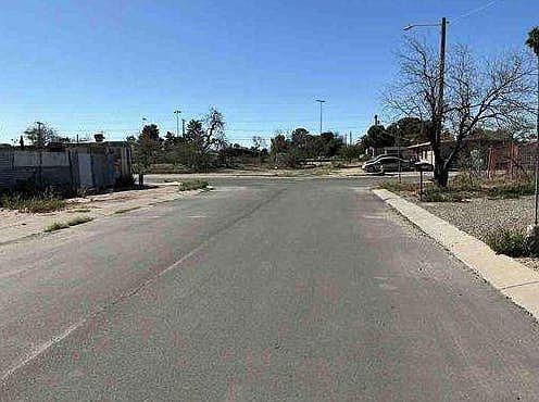 4th image of 1620 S Santa Rita Ave