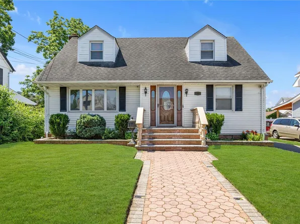 208 Dean Street, Valley Stream, NY 11580