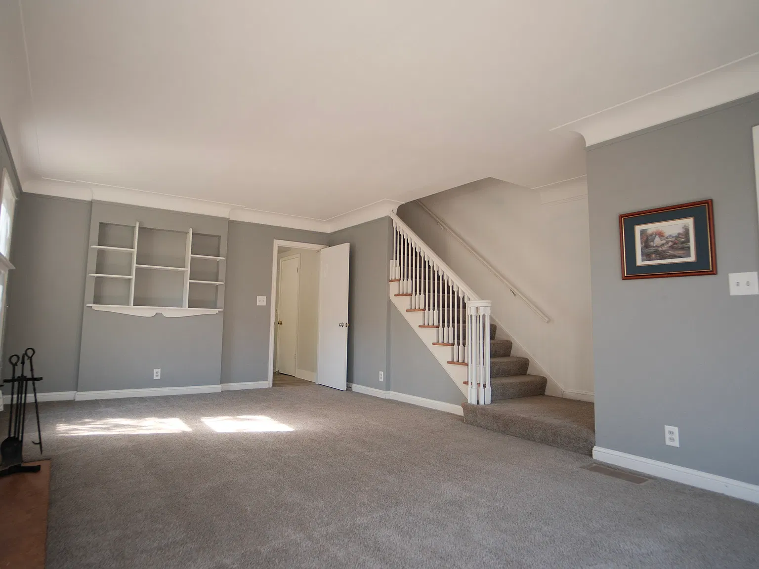 4 bed, 1.5 bath, 2409 sqft, $2,268 — Photo 3