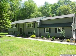 61 Hollywood Ave, Farmingdale, NJ 07727