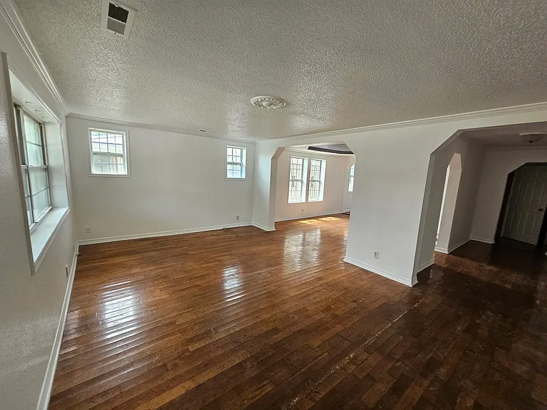 2112 Blackford St — Photo 7