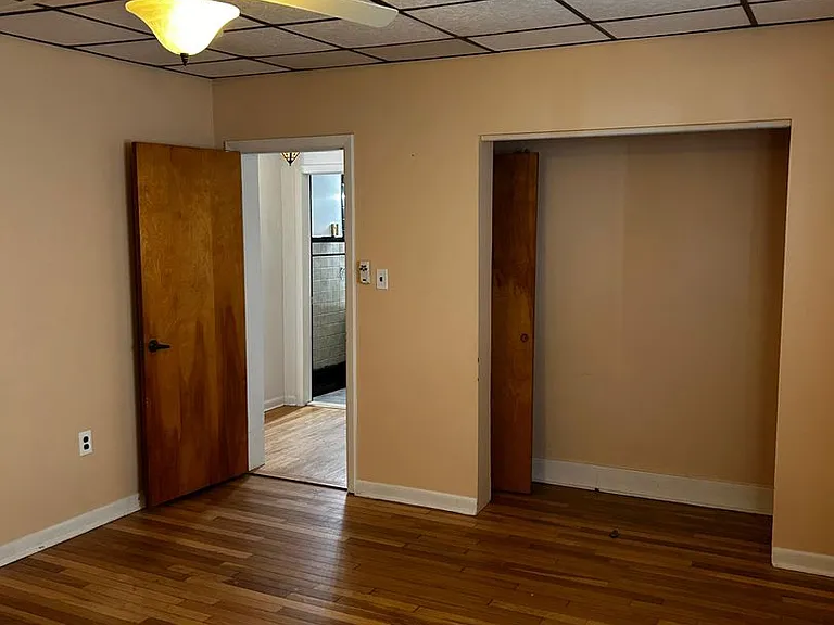 308 N Blakely St — Photo 37