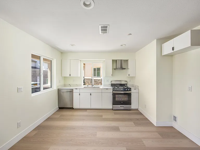 3164 N Sterling Ave #101 — Photo 4