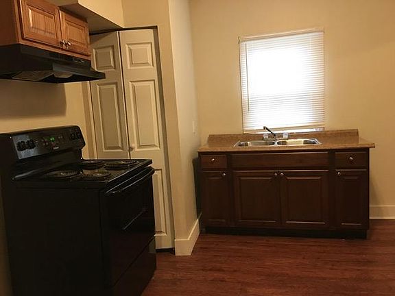 4th image of 8113 Hicks Ave