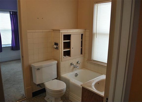 4th image of 323 S Prairie Ave