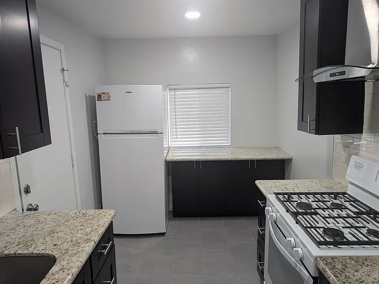 350 Maxim St — Photo 7