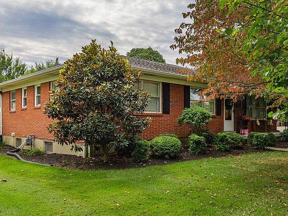 4th image of 4028 Laurelwood Ave