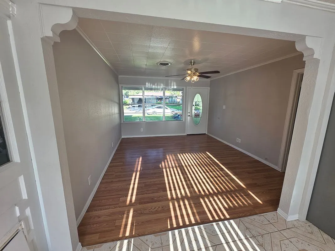 3 bed, 2.0 bath, 1200 sqft, $1,800 — Photo 4