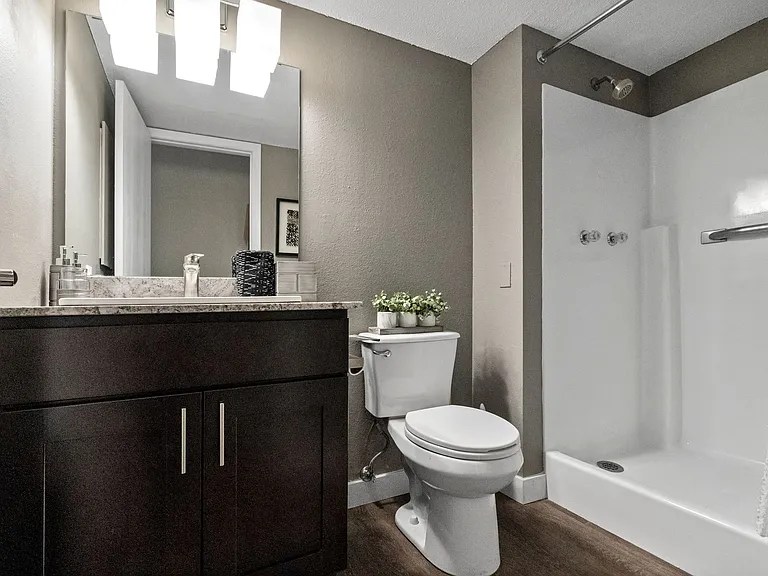 Lux Apartments — Photo 8