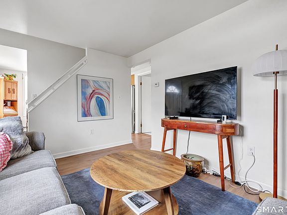 4th image of 221 Meadows End Road