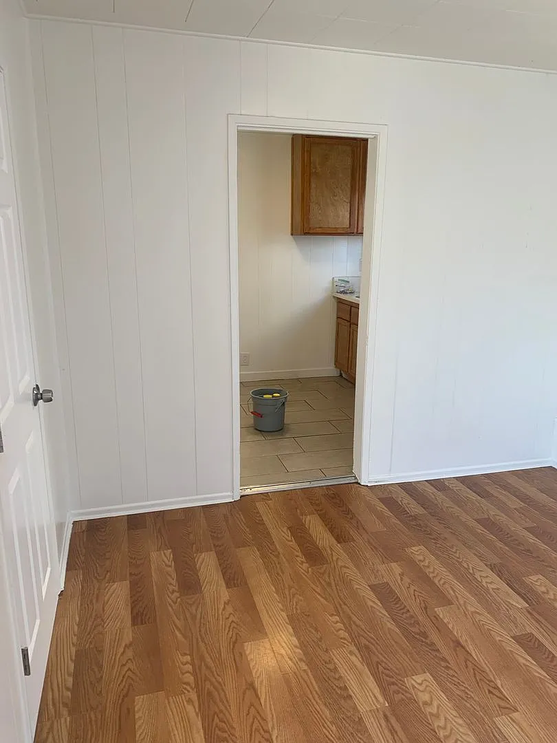 124 Chester Ave. — Photo 3