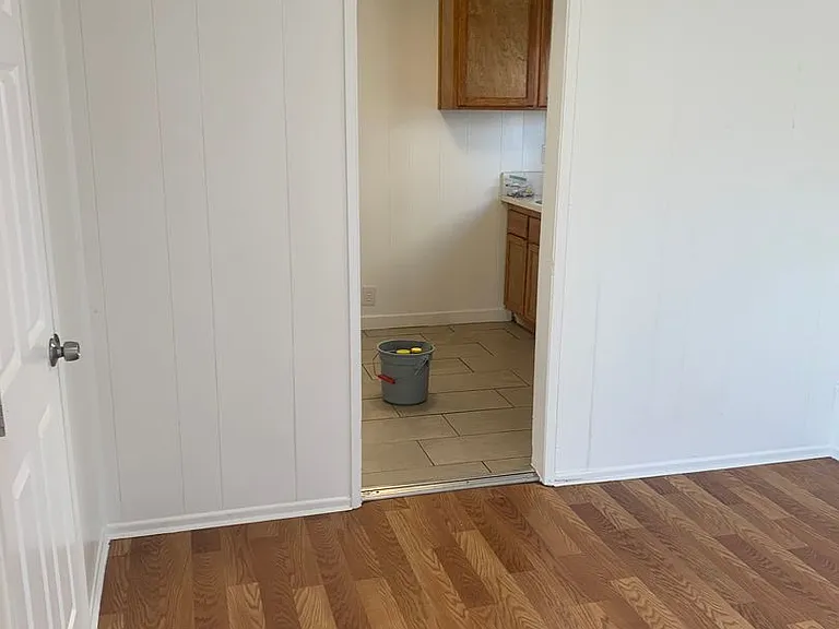 124 Chester Ave — Photo 3