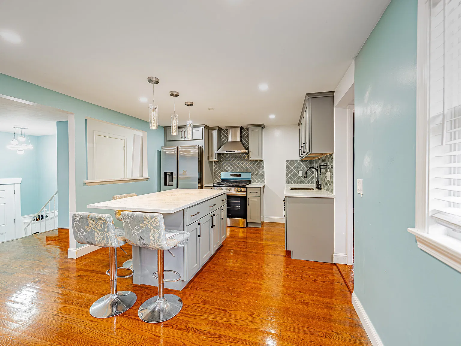 5 bed, 2000 sqft, $4,200 — Photo 3
