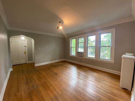 3rd image of 3306 W Catalpa Ave APT 2