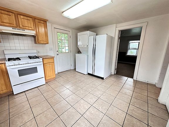 3rd image of 2230 Fairview Ave