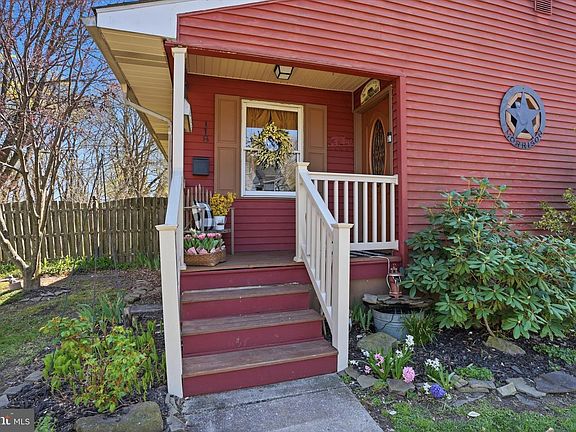 2nd image of 118 W Clinton St