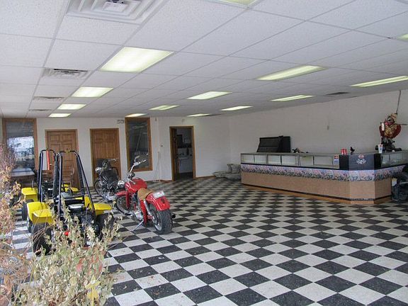 3rd image of 801 G St