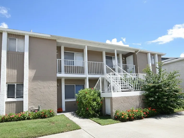 114 Cory Ln — Photo 1