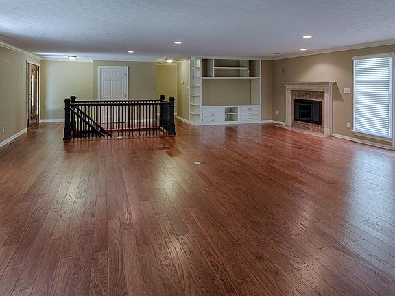 3rd image of 900 Twin Coves Dr