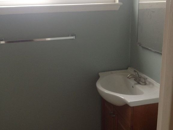 5th image of 5820 Newman Ct APT 3