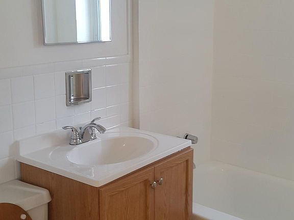 4th image of 7418 Caldwell Ave #1