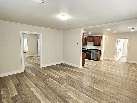 5th image of 1424 NE 10th St