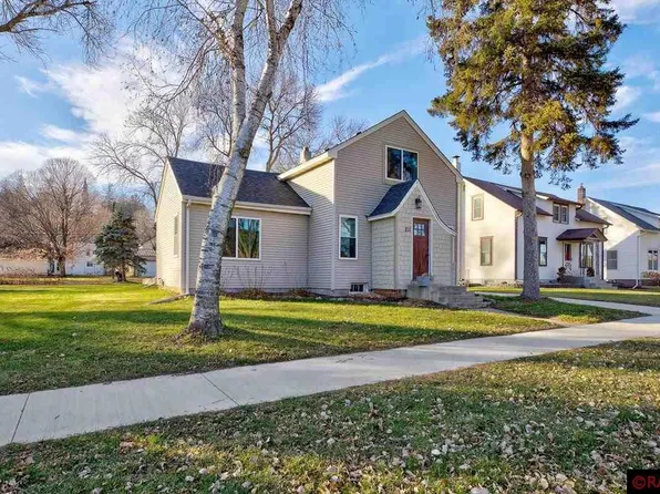 211 S 4th St, Henderson, MN 56044