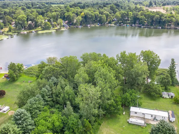 60593 Territorial Rd, Lawrence, MI 49064