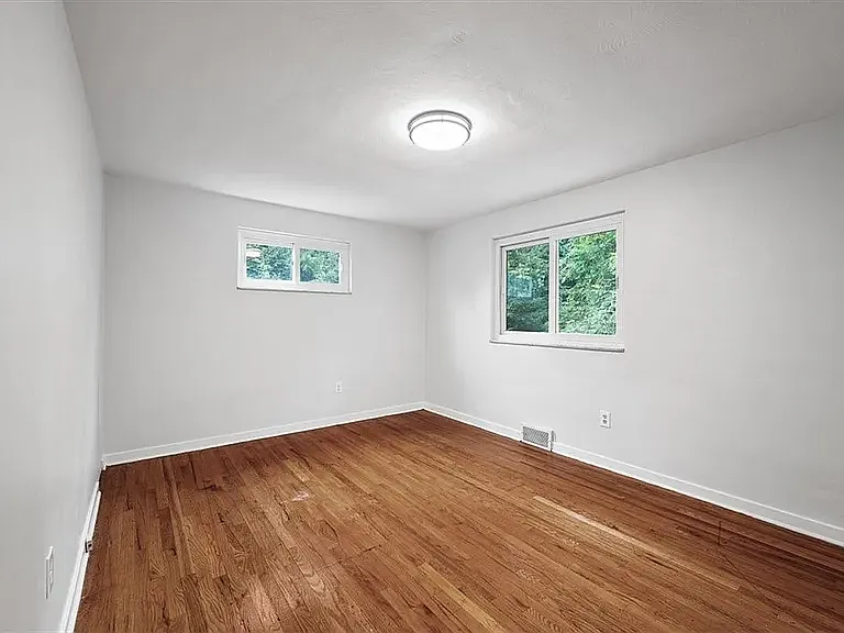 1423 Lakeside Dr — Photo 11