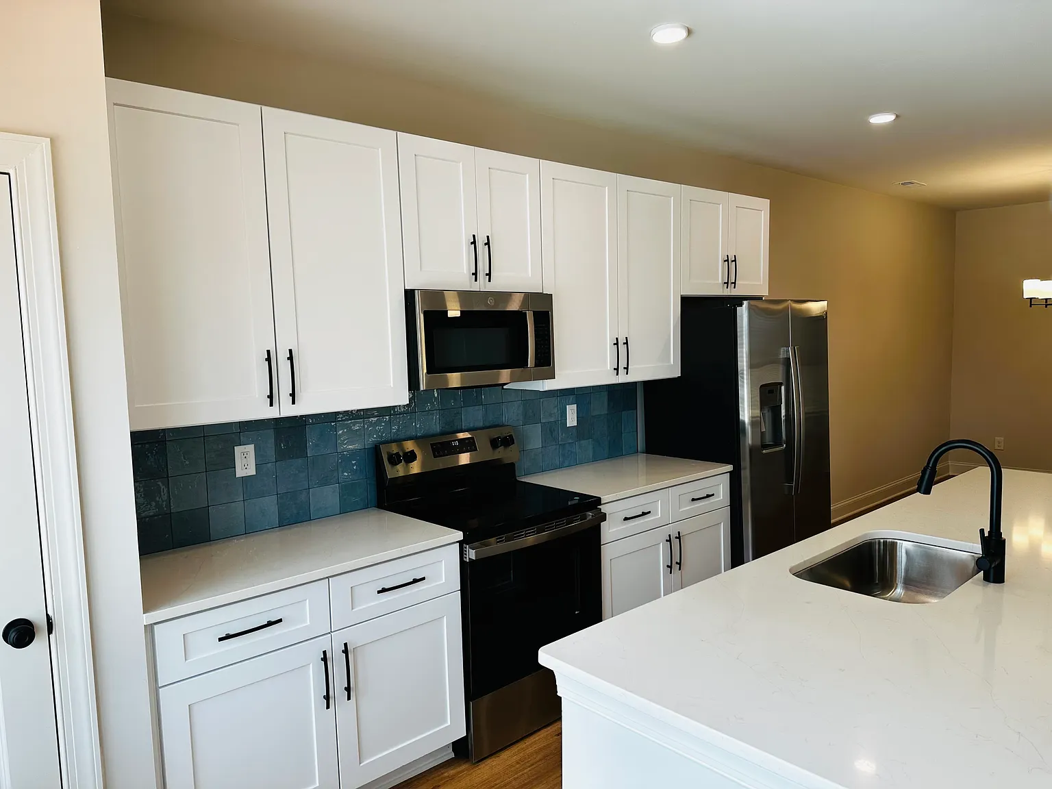 3 bed, 1212 sqft, $1,799 — Photo 4