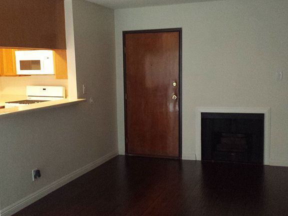 3rd image of 11162 Camarillo St APT 105