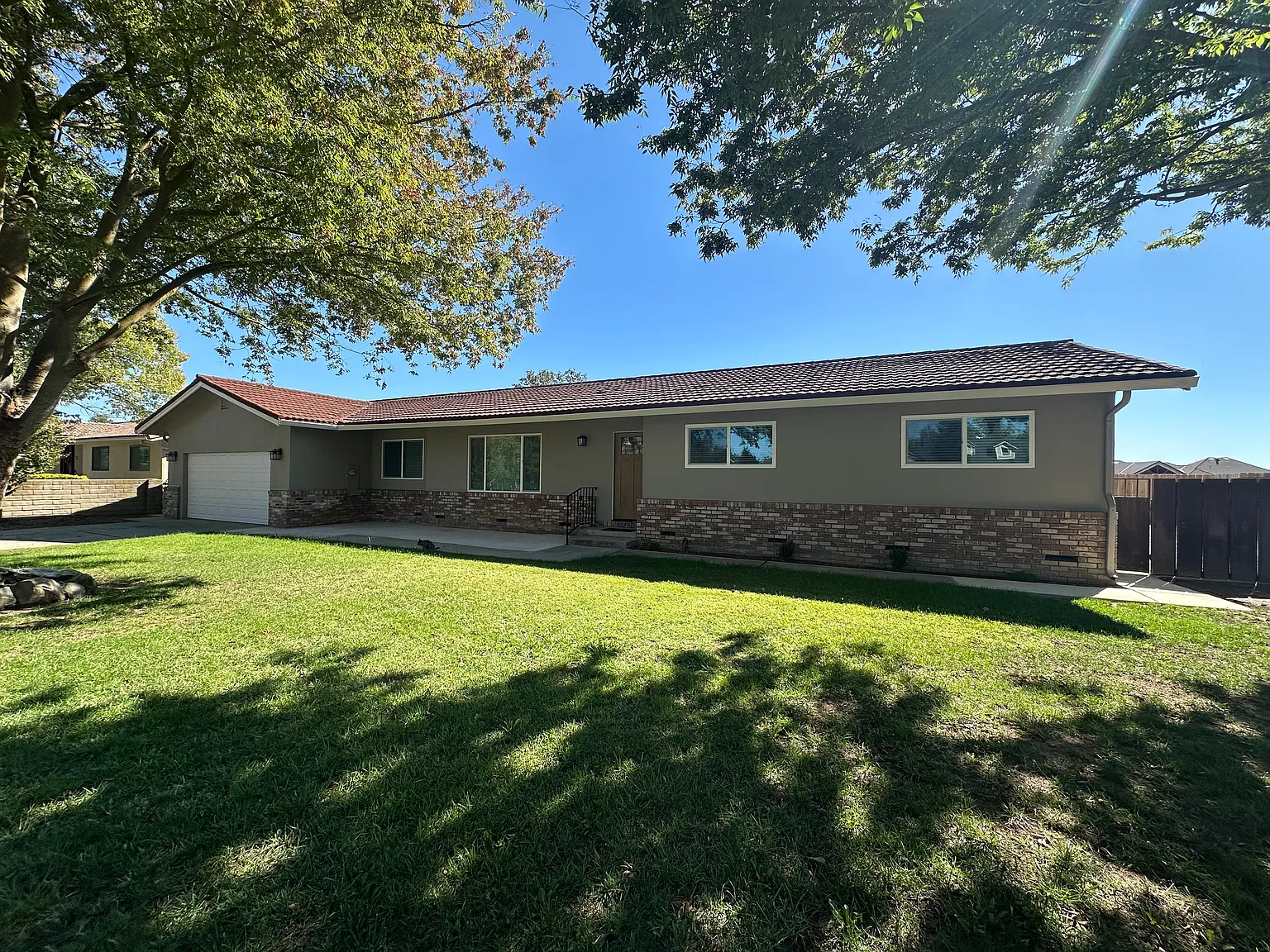 3 bed, 2.5 bath, 1800 sqft, $2,600 — Photo 3