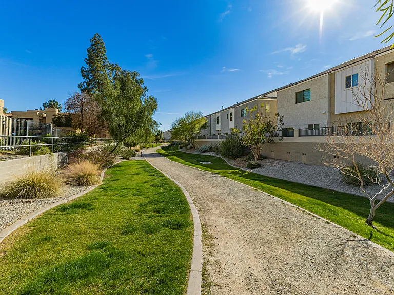 2265 W Echo Ln — Photo 29