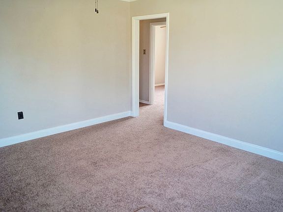 2nd image of 2703 Redwood Dr