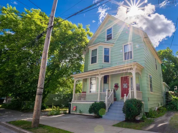 213 Victoria St, Windsor, NS B0N 2T0