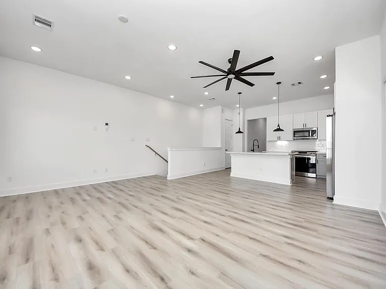 3010 Jensen Springs Ln — Photo 16
