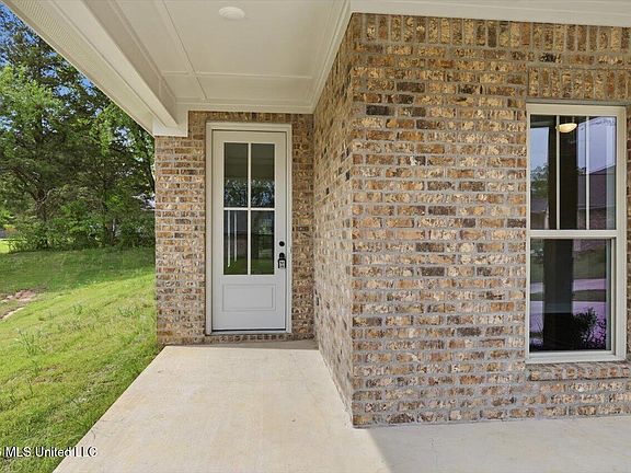 4th image of 406 Hyde Park Cv