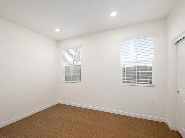 Glen at Fontana Homes — Photo 20