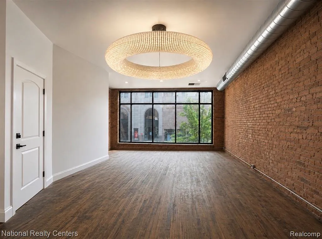 2 bed, 2.5 bath, 2509 sqft, $2,500 — Photo 2
