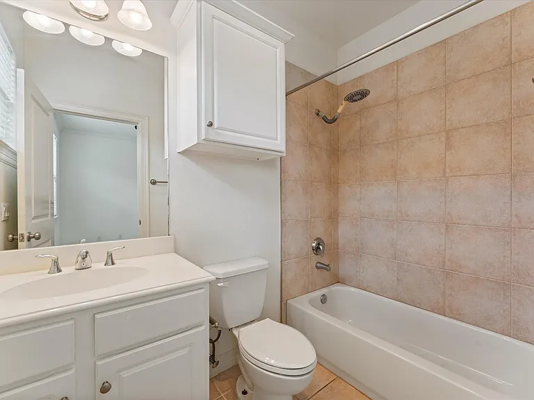 906 Reinicke St — Photo 27