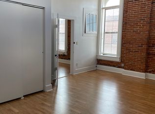 19 1/2 E Side Sq, Macomb, IL 61455