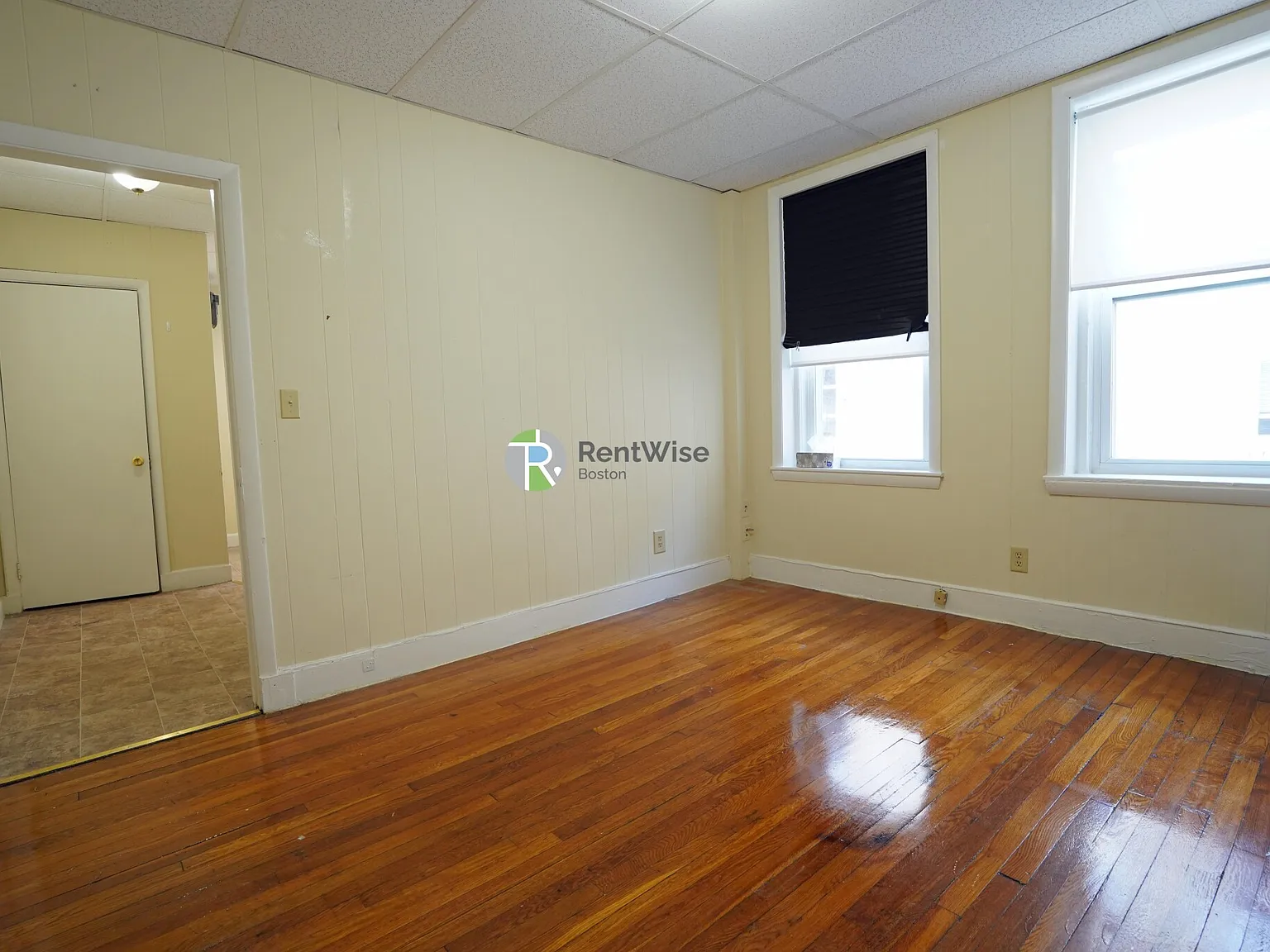 Studio, 325 sqft, $1,995 — Photo 3
