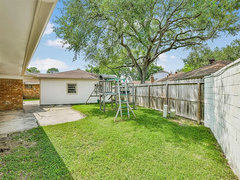 12011 Kirknoll Dr — Photo 40