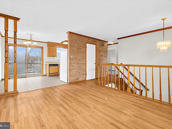 4th image of 7989 Scotts Manor Ct